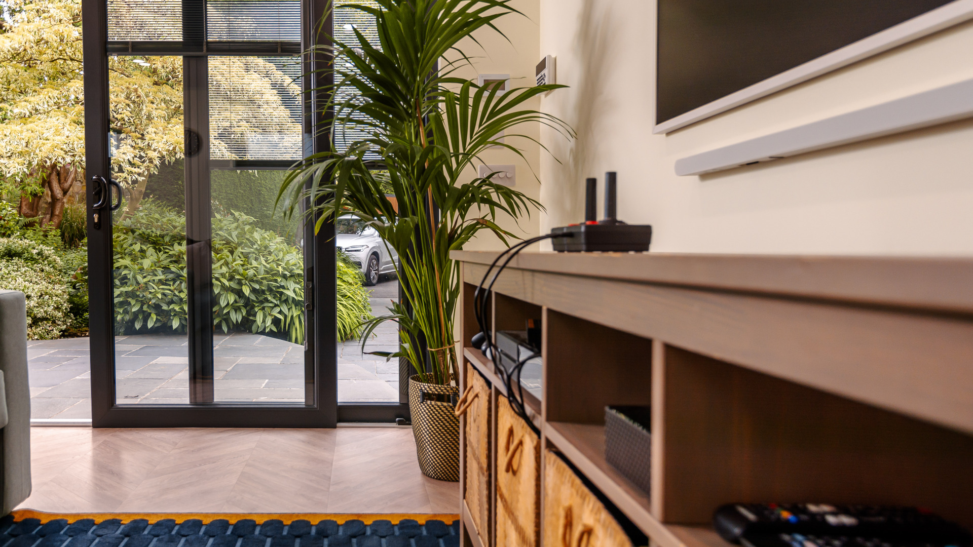 Garden Room technology TV with HDMi cables to game devices