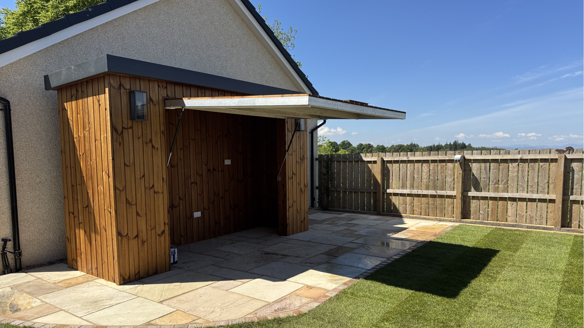 Outdoor Kitchen with hinged door