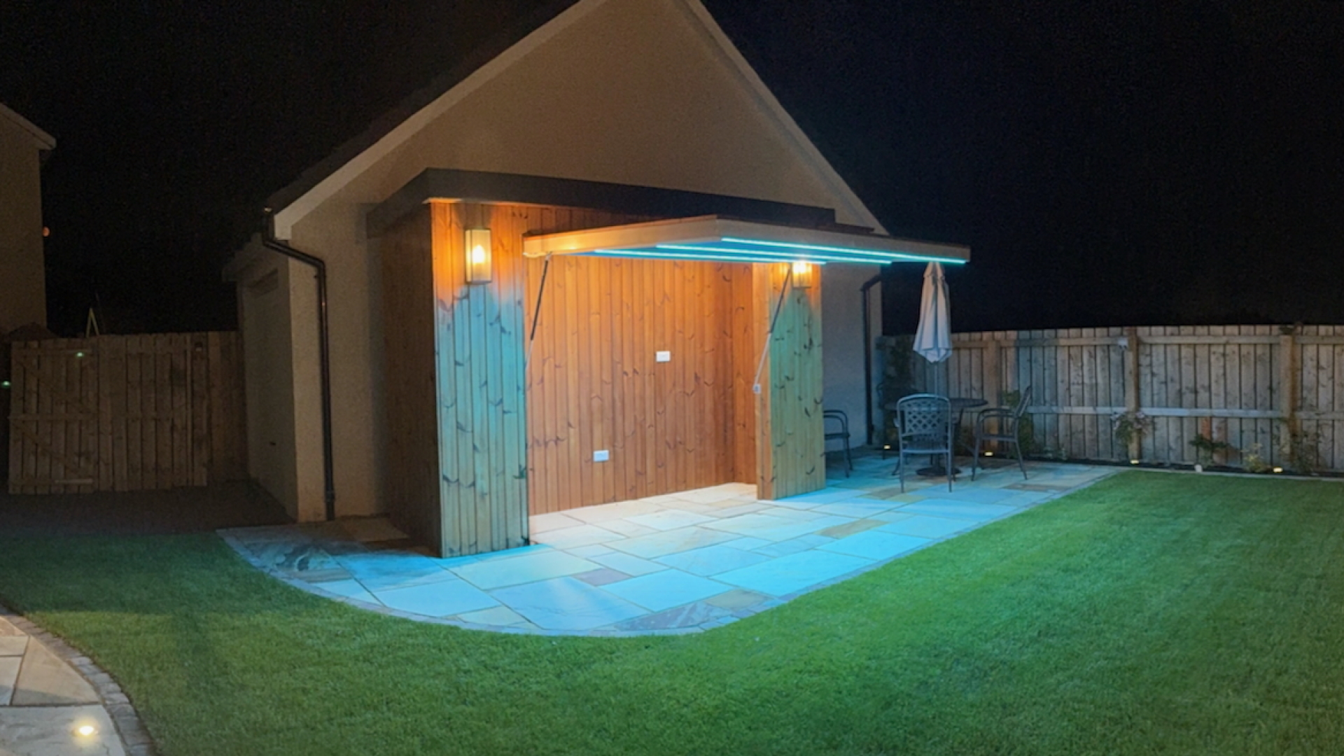 OutdoorKitchen with LED Lighting