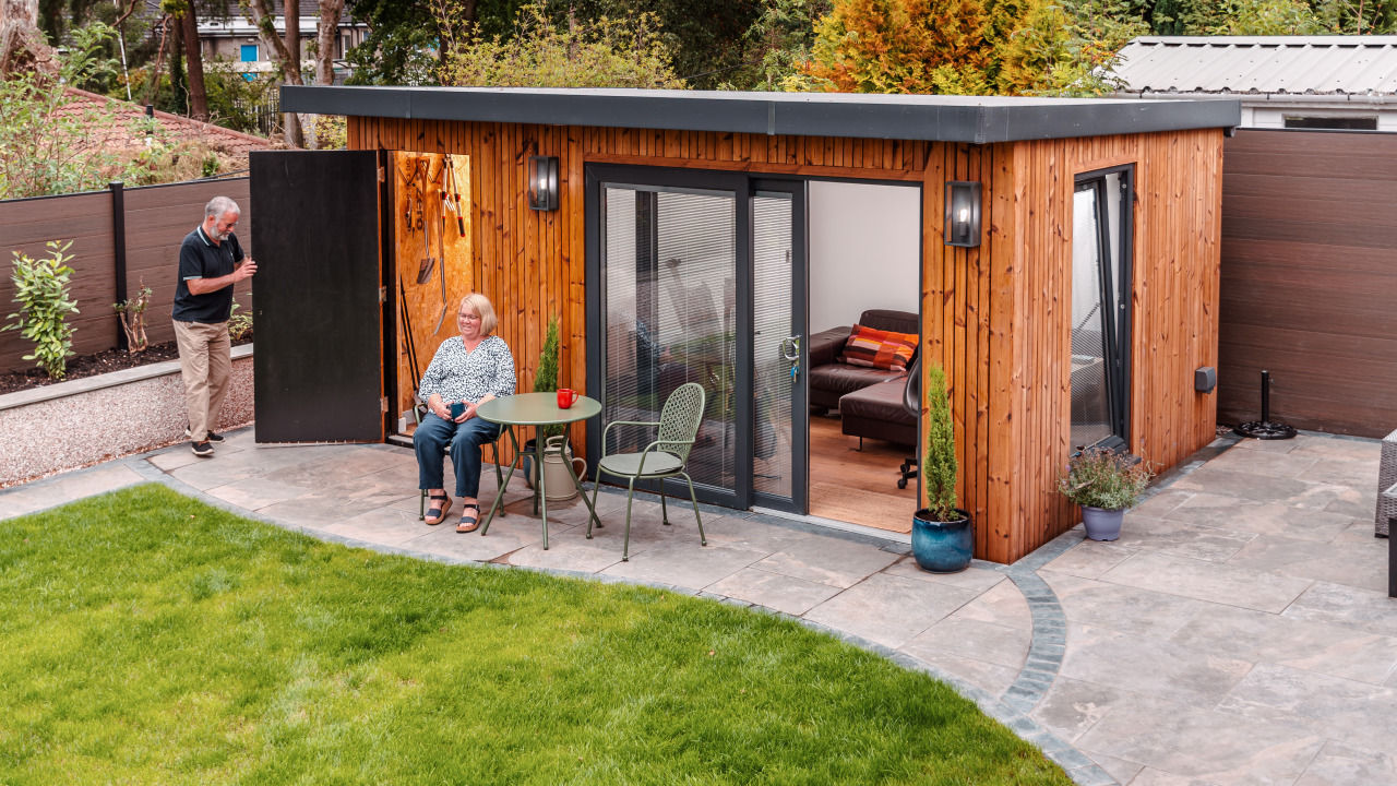 DUO garden room store door
