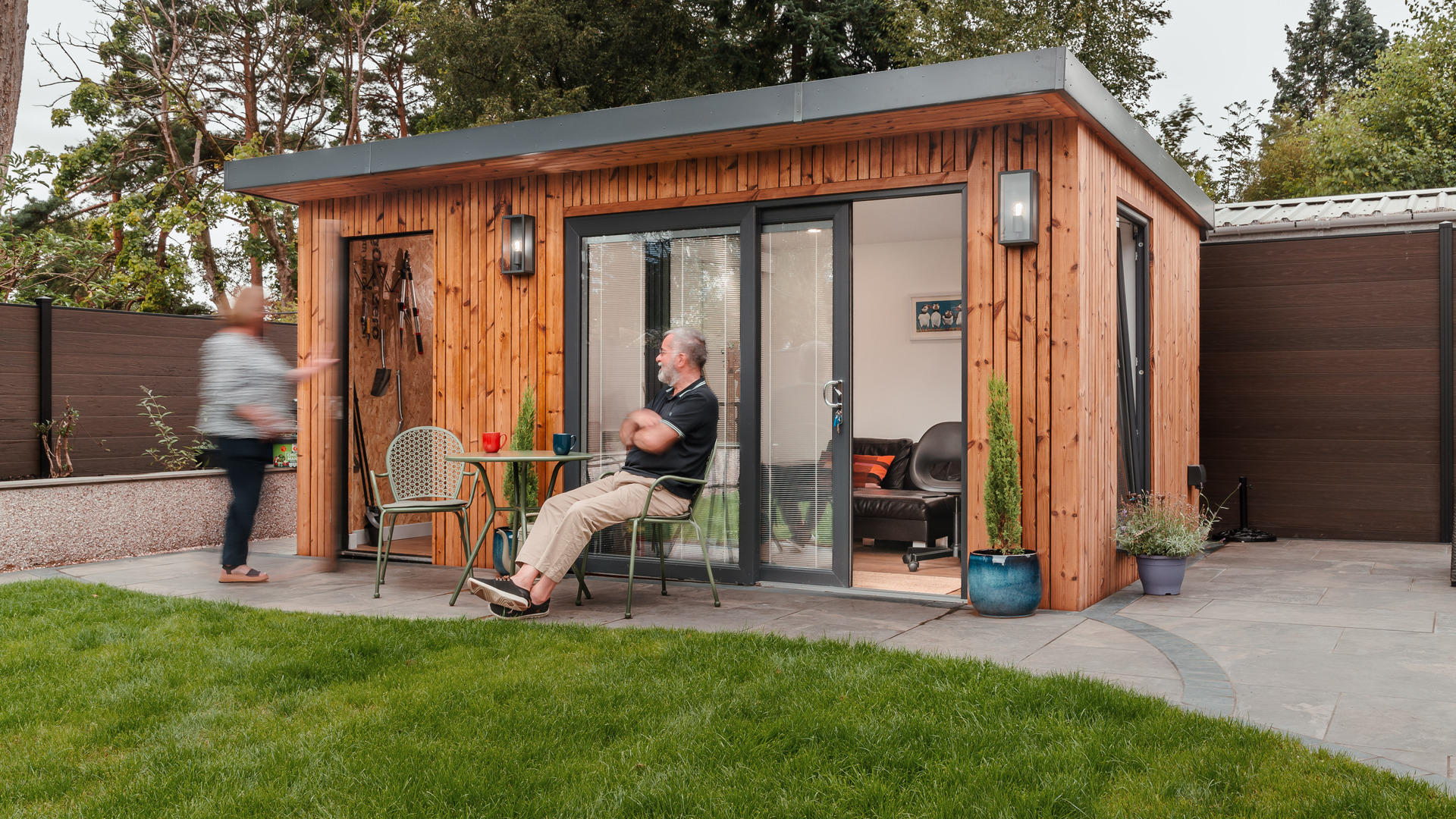 Garden-room-with-garden-store