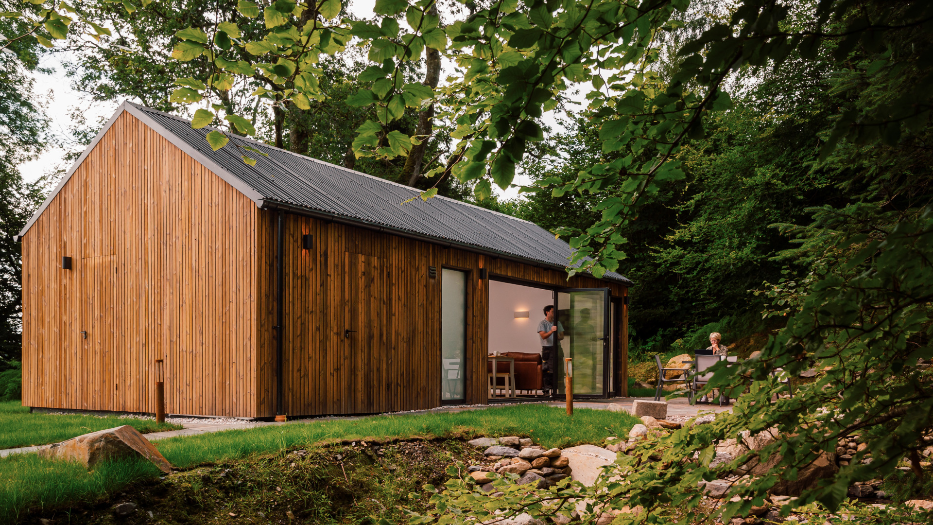 Kennel bi folds open
