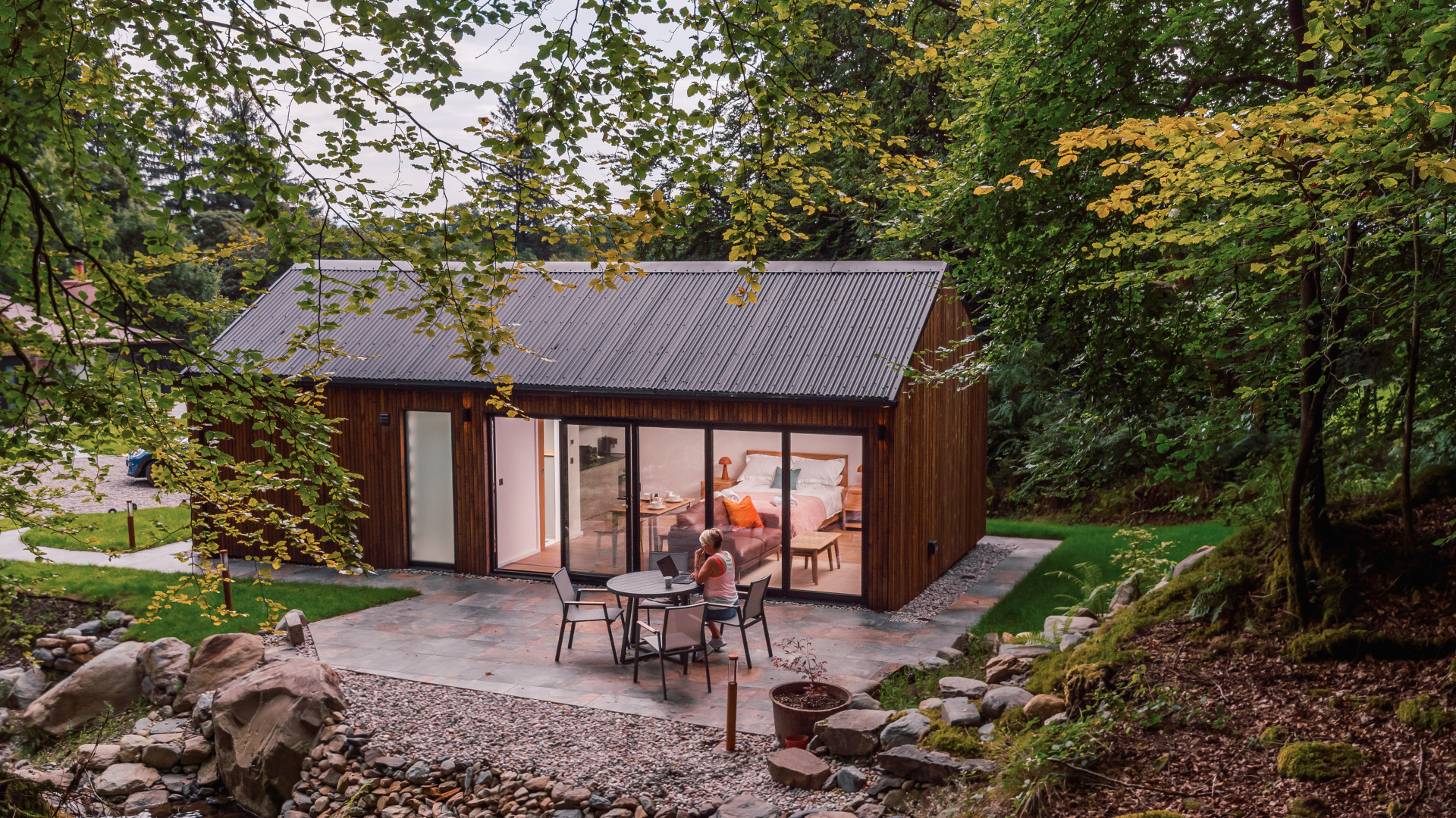 Kennel exterior bi folds
